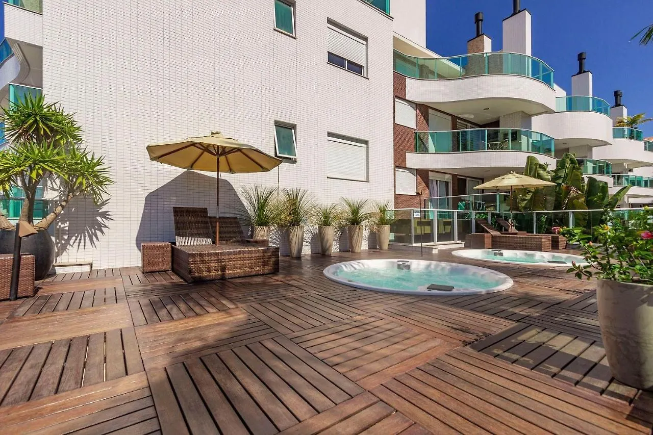 Boulevard Bombinhas: Beachfront Luxury Condo with Pool & 24/7 Security 0*, Bombinhas