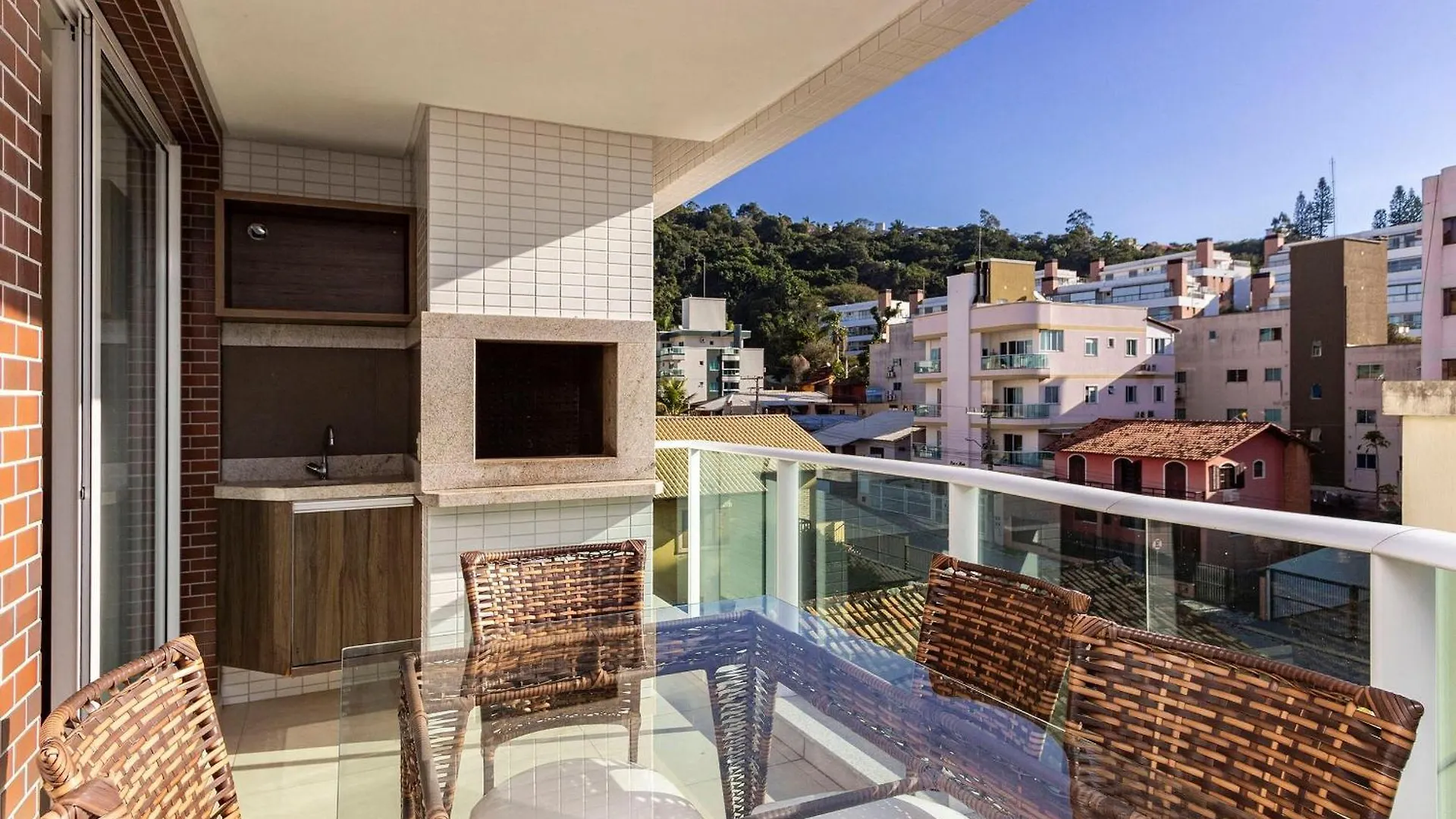 Apartment Boulevard Bombinhas: Beachfront Luxury Condo with Pool & 24/7 Security