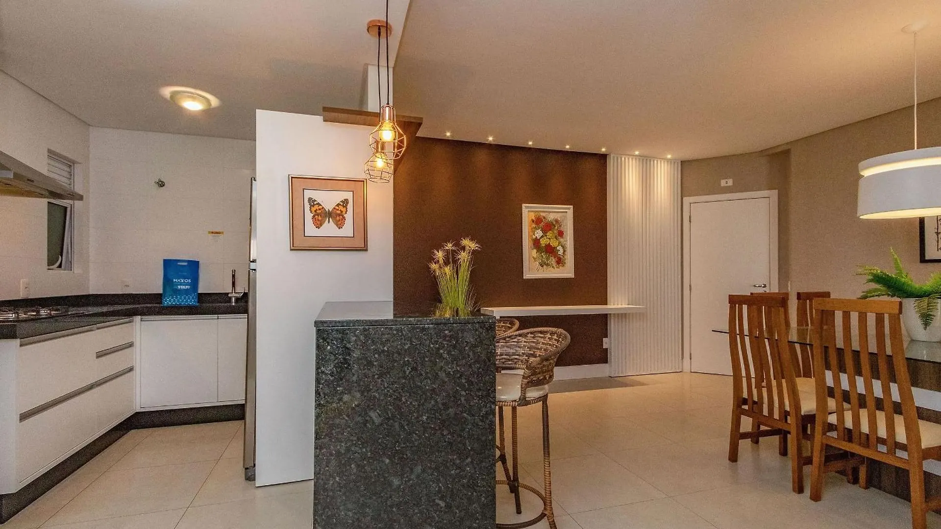 Boulevard Bombinhas: Beachfront Luxury Condo with Pool & 24/7 Security Brazil