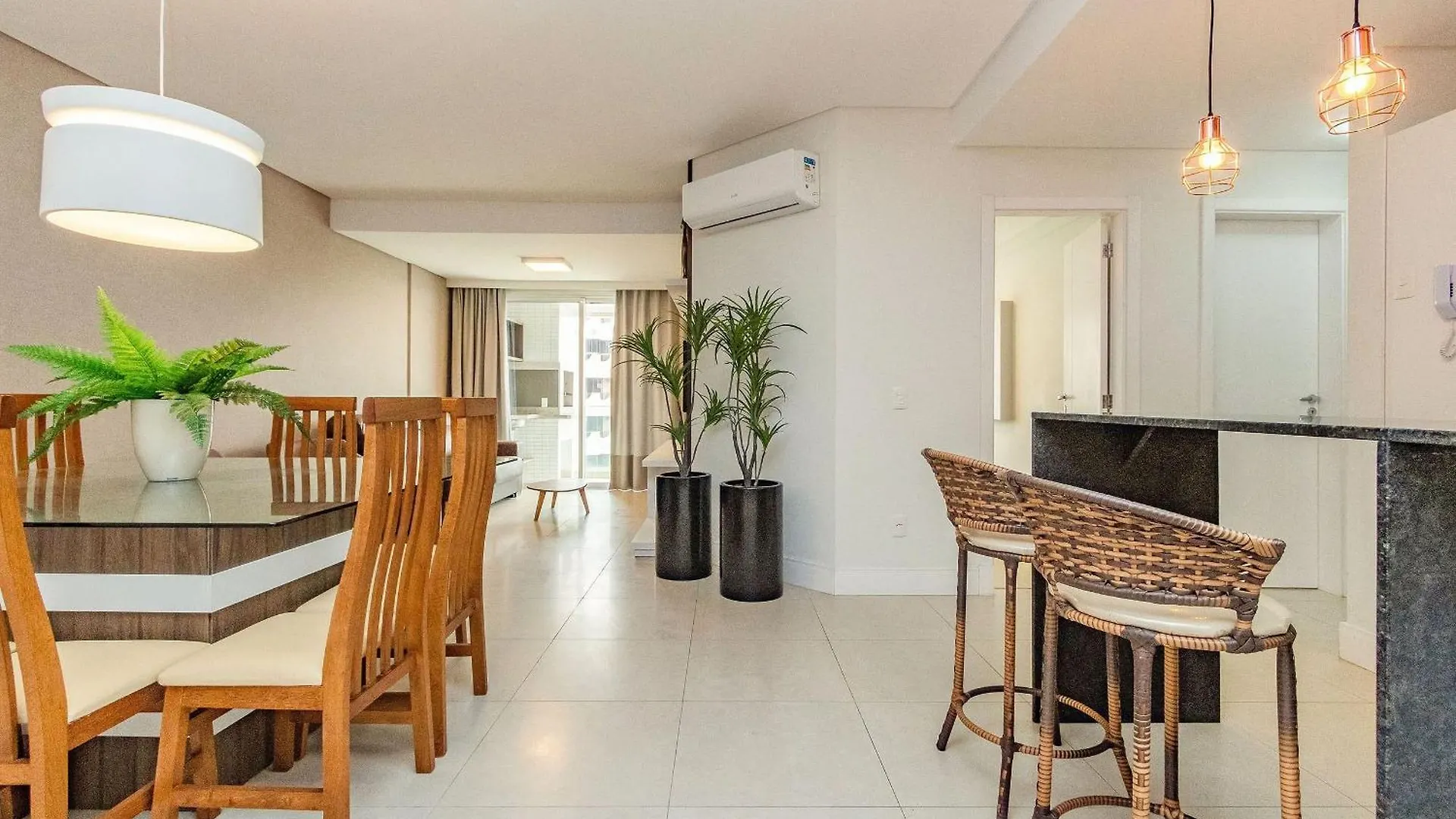 Apartment Boulevard Bombinhas: Beachfront Luxury Condo with Pool & 24/7 Security Brazil
