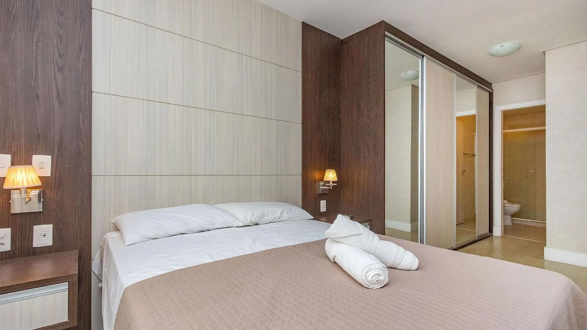 Boulevard Bombinhas: Beachfront Luxury Condo with Pool & 24/7 Security Brazil