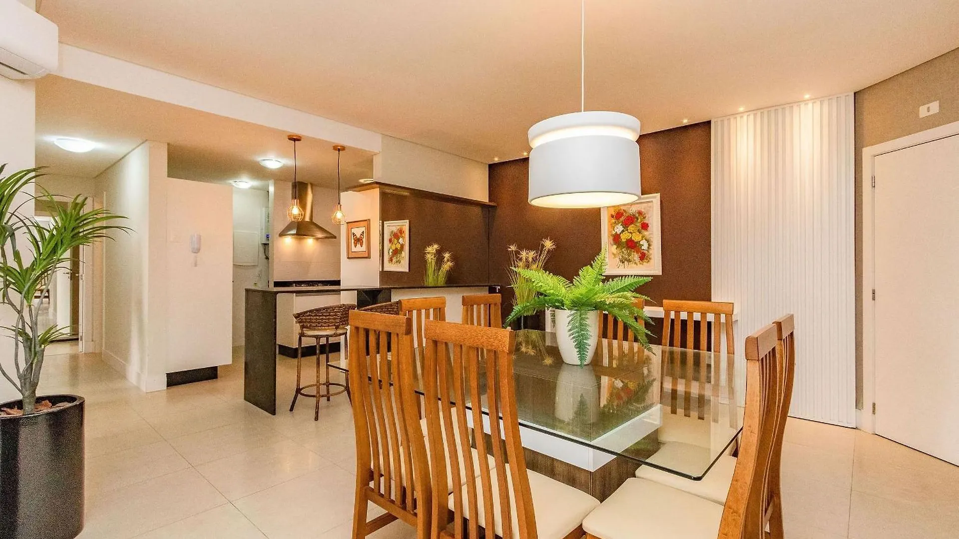 Boulevard Bombinhas: Beachfront Luxury Condo with Pool & 24/7 Security 0*, Bombinhas